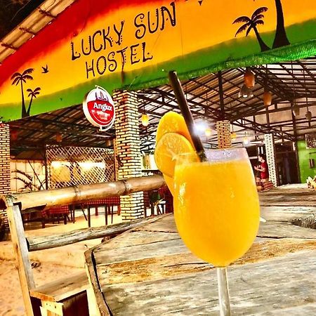 Lucky Sun Saracen Bay Albergue Koh Rong Sanloem Exterior foto