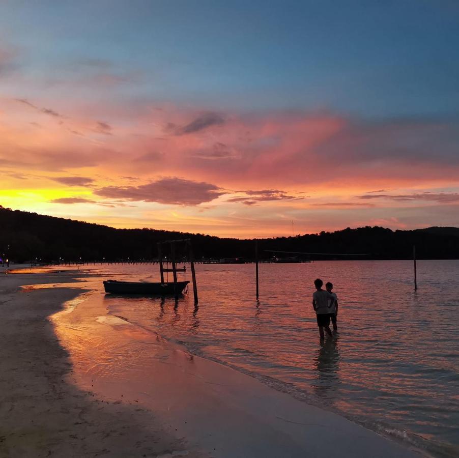 Lucky Sun Saracen Bay Albergue Koh Rong Sanloem Exterior foto