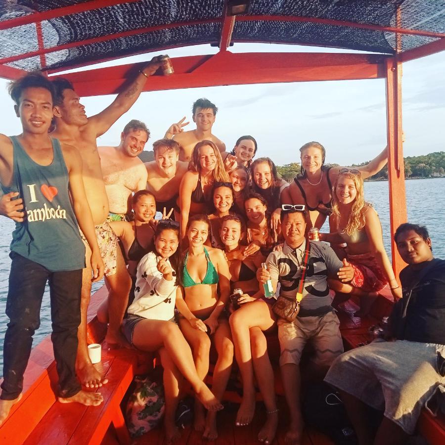 Lucky Sun Saracen Bay Albergue Koh Rong Sanloem Exterior foto
